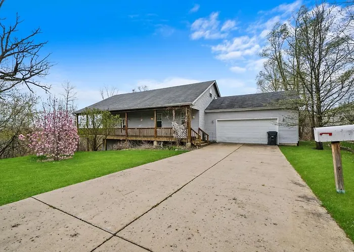 Beautiful Home In Beach Park Il